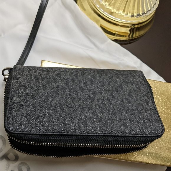 Michael Kors Zip Wallet w/gift box and logo dust bag (3-pieces) **NEW** - Picture 3 of 13